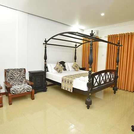 Hotel Queensbury Malabe Kaduwela Esterno foto