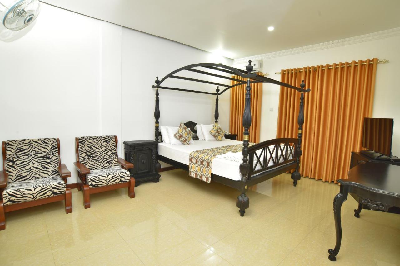 Hotel Queensbury Malabe Kaduwela Esterno foto