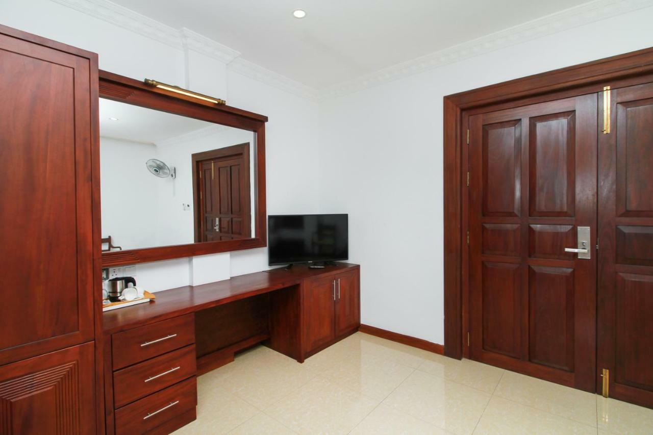 Hotel Queensbury Malabe Kaduwela Esterno foto