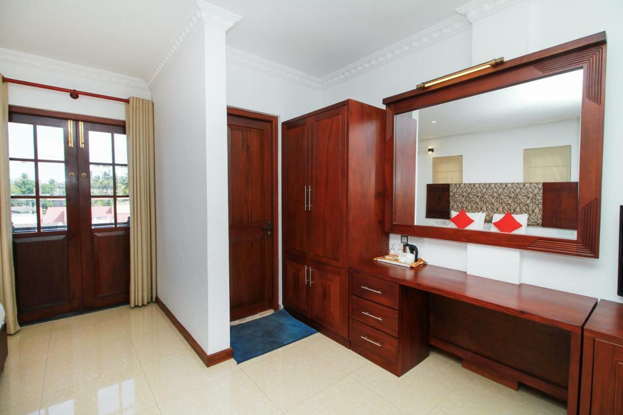 Hotel Queensbury Malabe Kaduwela Esterno foto