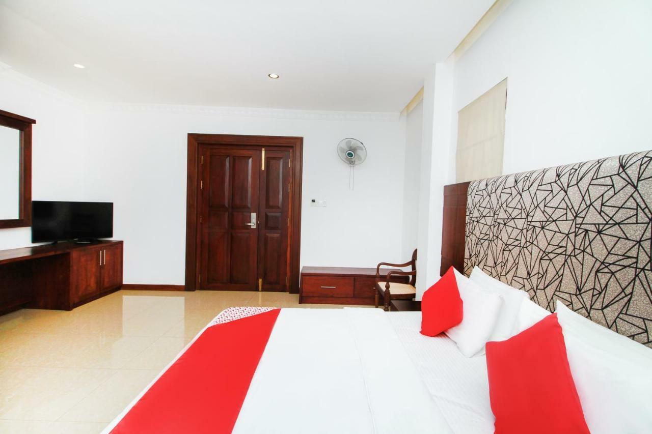 Hotel Queensbury Malabe Kaduwela Esterno foto